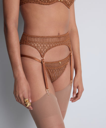 Stardust Dream Suspender Belt in Amber Goud